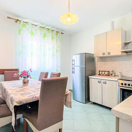1 Bedroom Nice Apartment In Kastel Sucurac Kastela Luaran gambar