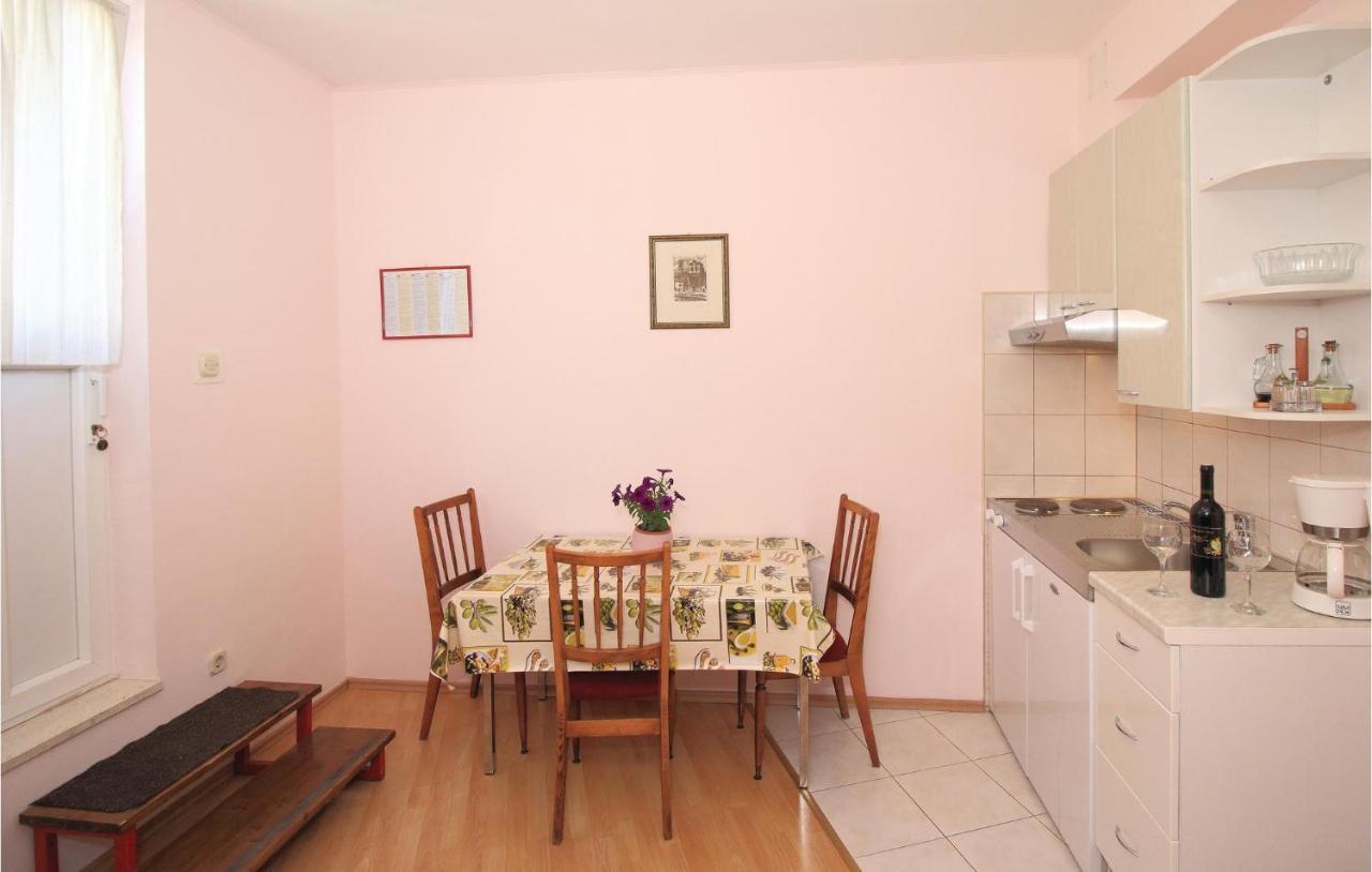 1 Bedroom Nice Apartment In Kastel Sucurac Kastela Luaran gambar