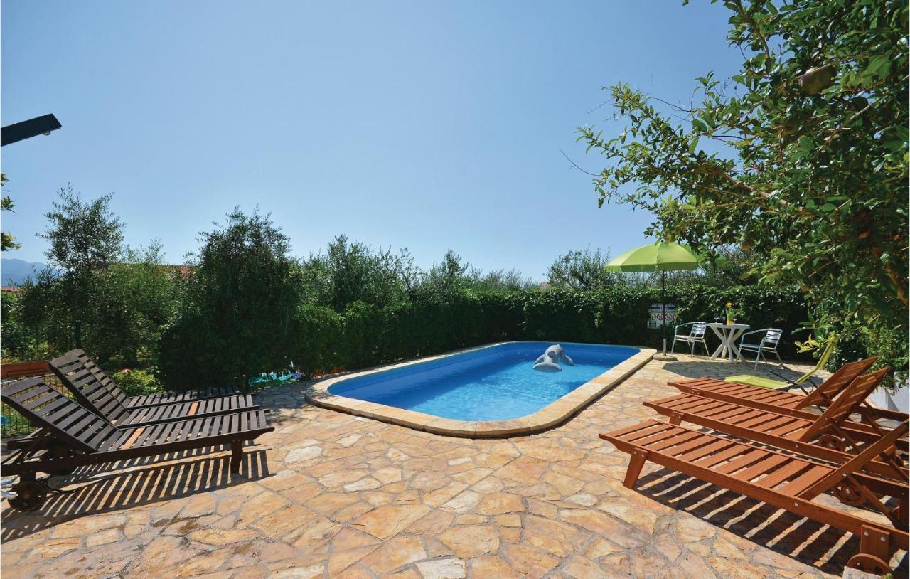 1 Bedroom Nice Apartment In Kastel Sucurac Kastela Luaran gambar