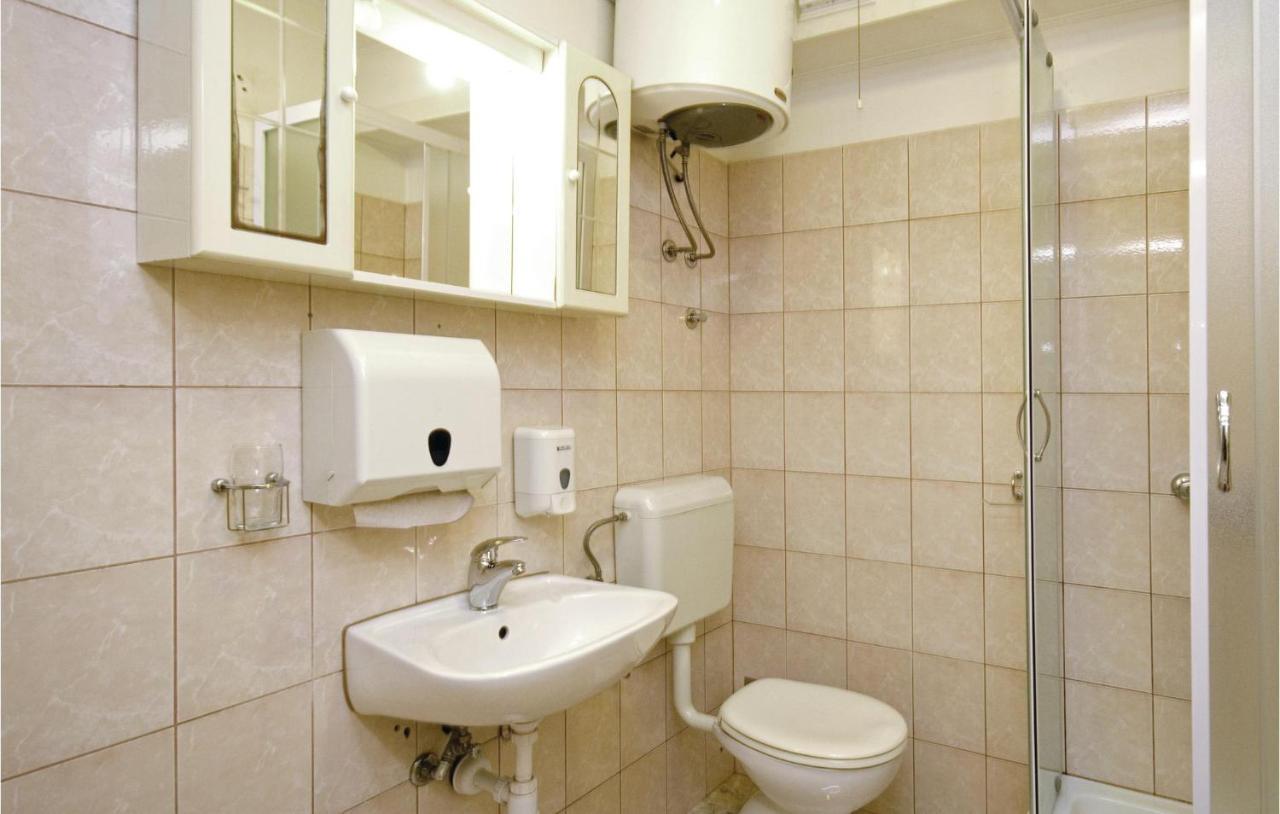 1 Bedroom Nice Apartment In Kastel Sucurac Kastela Luaran gambar