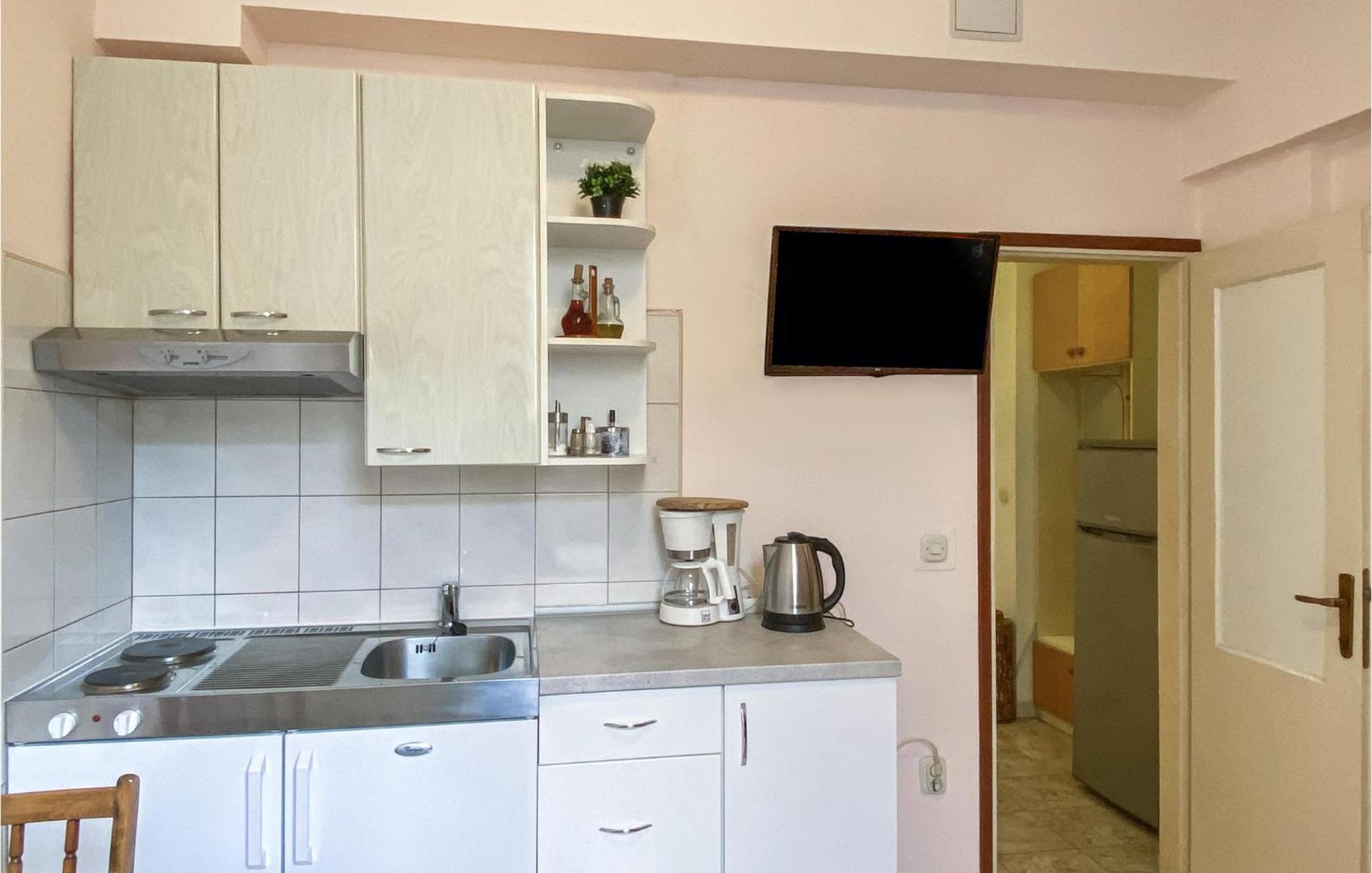 1 Bedroom Nice Apartment In Kastel Sucurac Kastela Luaran gambar