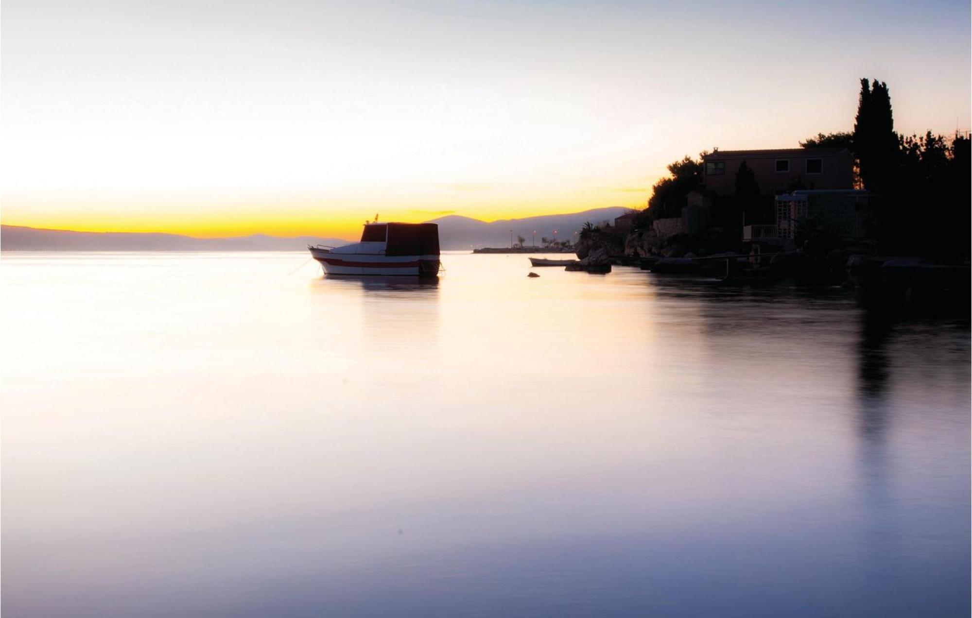 1 Bedroom Nice Apartment In Kastel Sucurac Kastela Luaran gambar