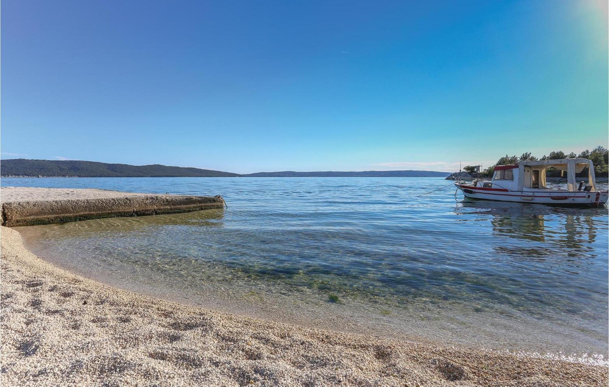 1 Bedroom Nice Apartment In Kastel Sucurac Kastela Luaran gambar