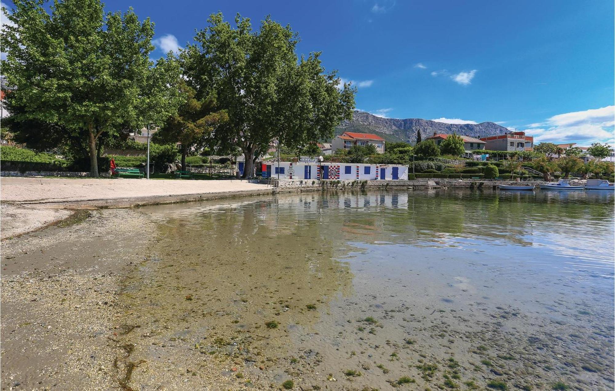 1 Bedroom Nice Apartment In Kastel Sucurac Kastela Luaran gambar
