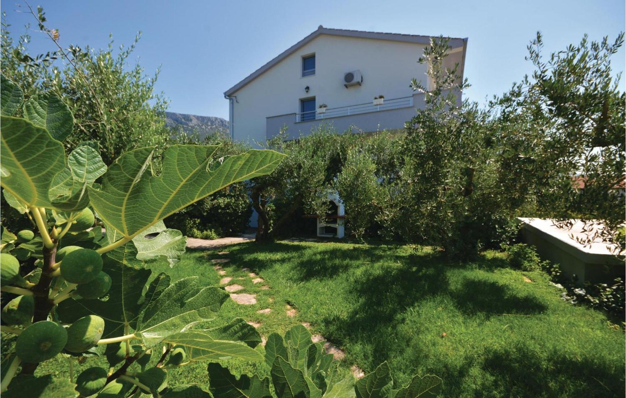 1 Bedroom Nice Apartment In Kastel Sucurac Kastela Luaran gambar