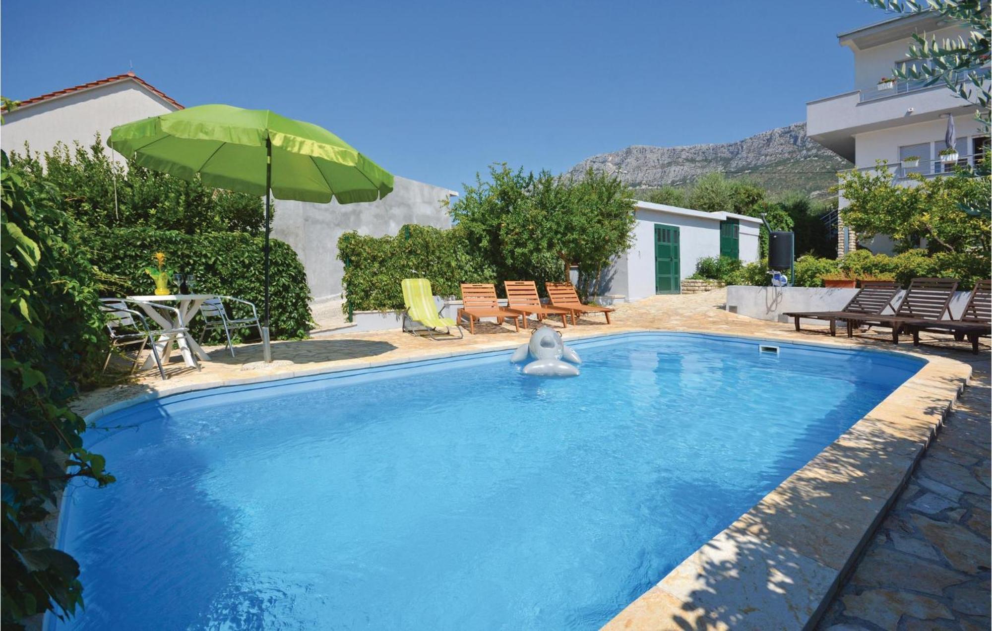 1 Bedroom Nice Apartment In Kastel Sucurac Kastela Luaran gambar