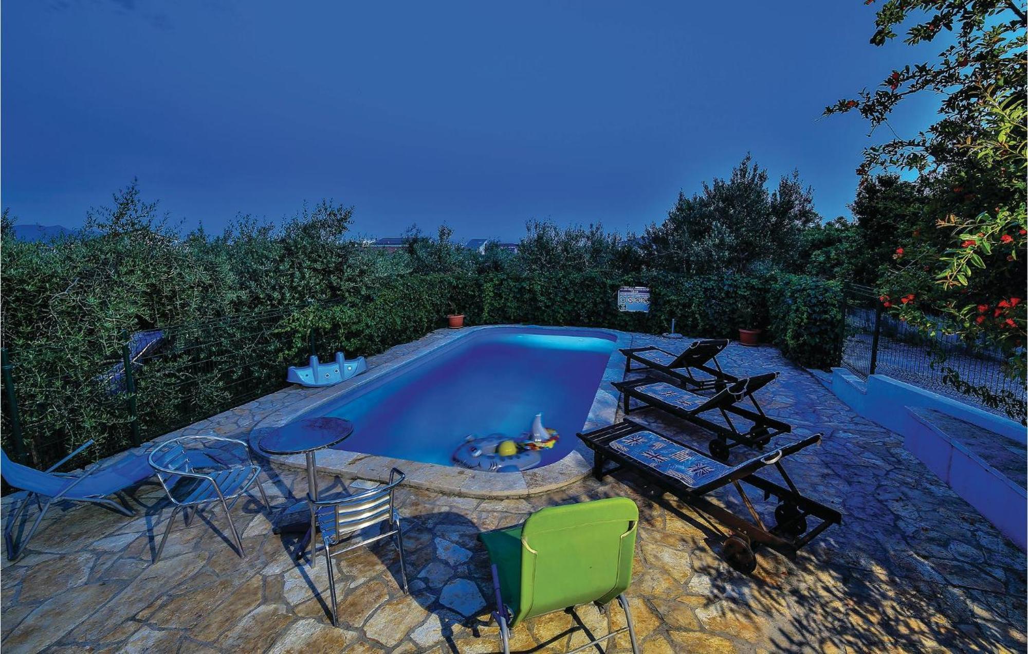 1 Bedroom Nice Apartment In Kastel Sucurac Kastela Luaran gambar