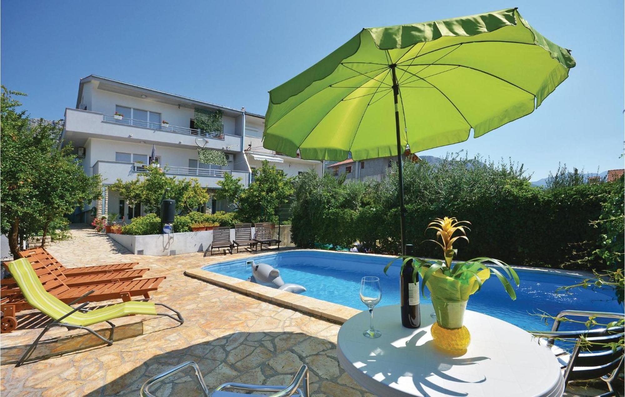 1 Bedroom Nice Apartment In Kastel Sucurac Kastela Luaran gambar