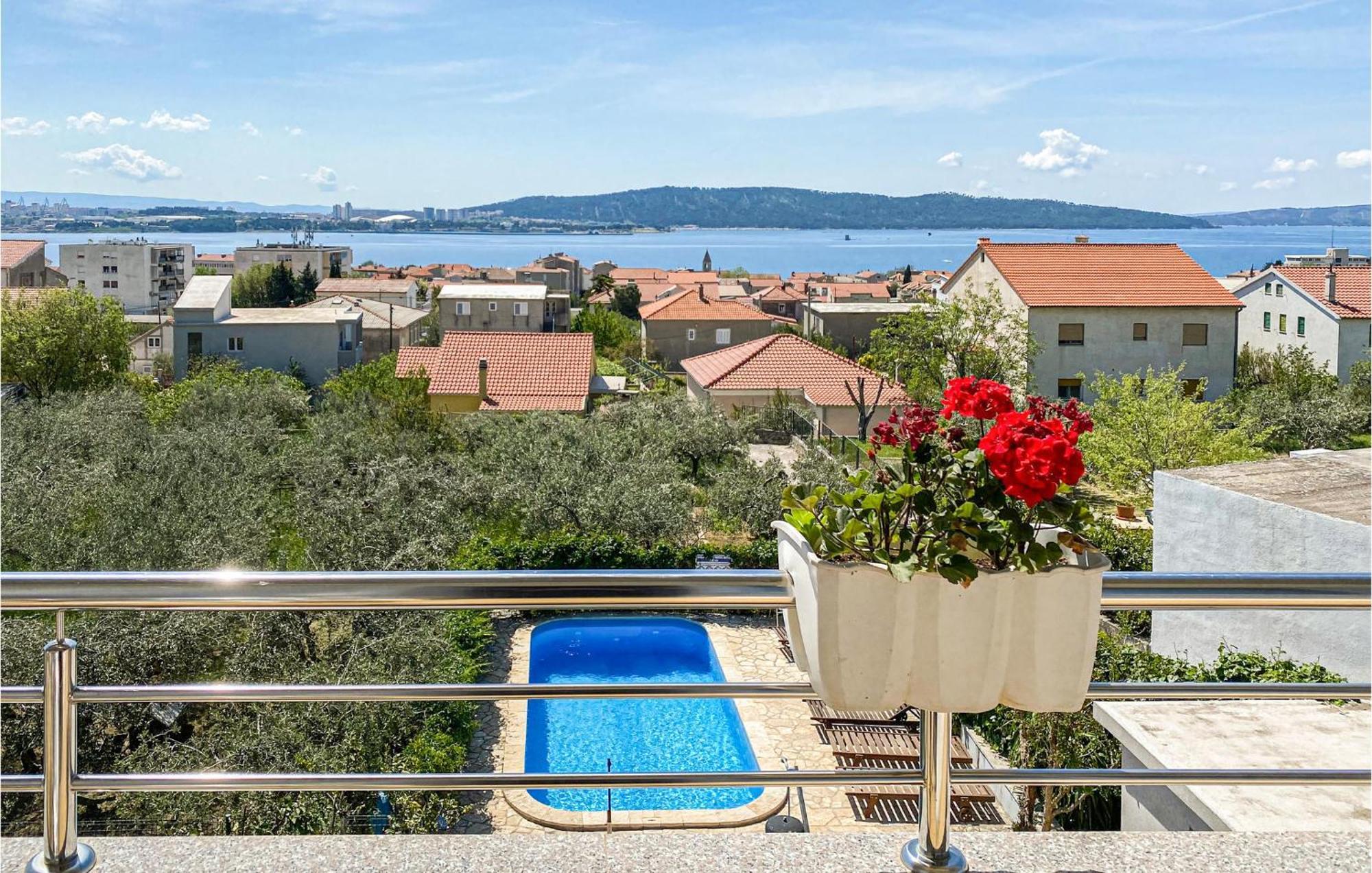 1 Bedroom Nice Apartment In Kastel Sucurac Kastela Luaran gambar