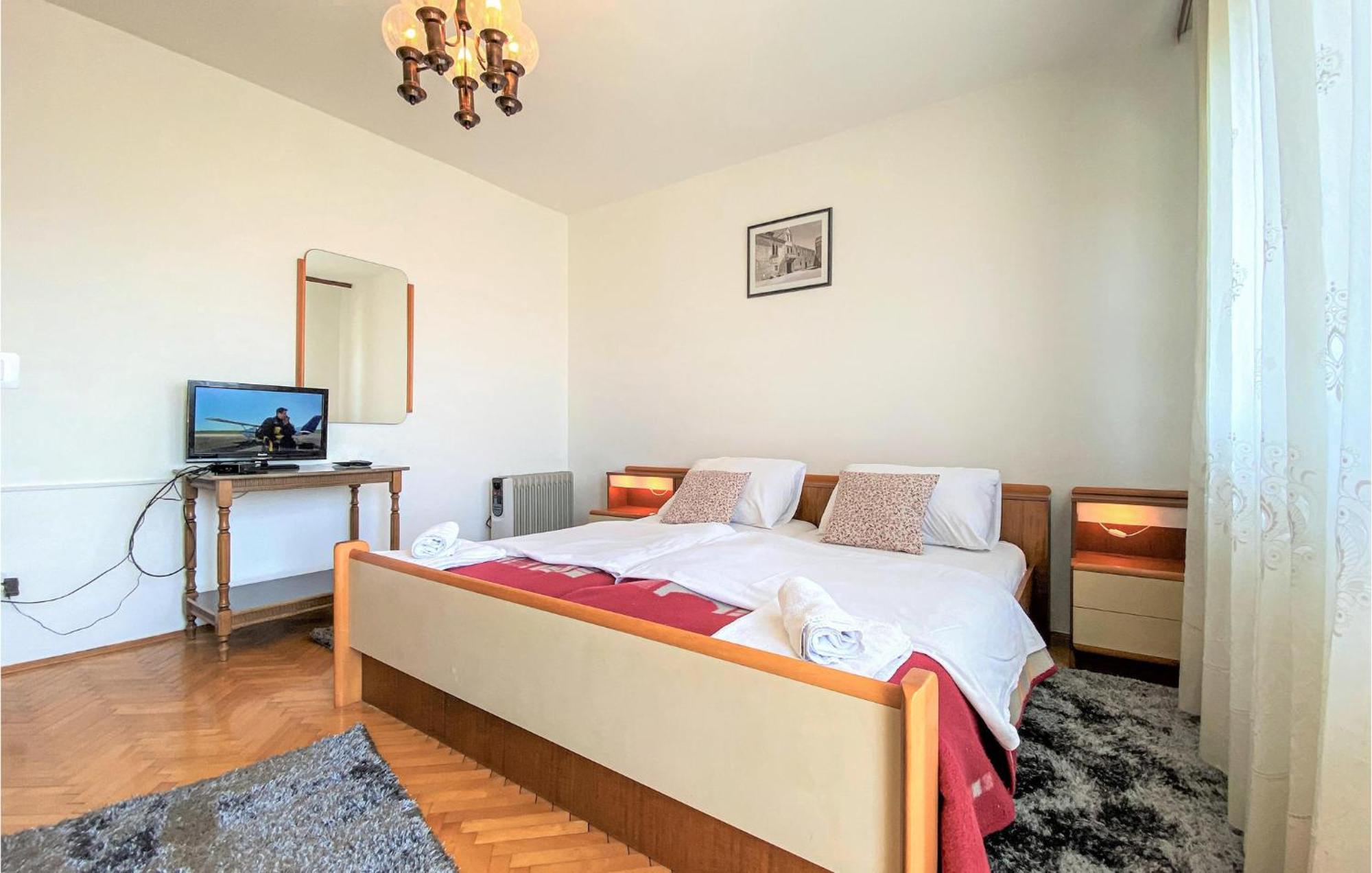 1 Bedroom Nice Apartment In Kastel Sucurac Kastela Luaran gambar