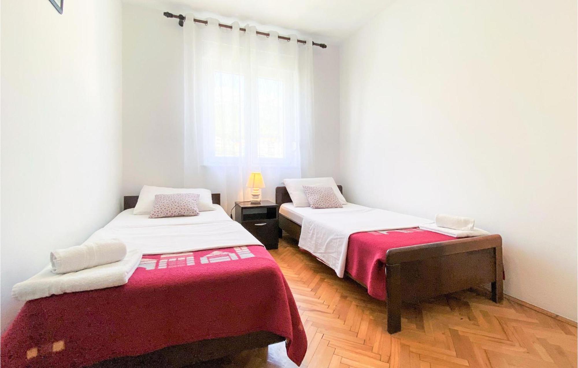 1 Bedroom Nice Apartment In Kastel Sucurac Kastela Luaran gambar